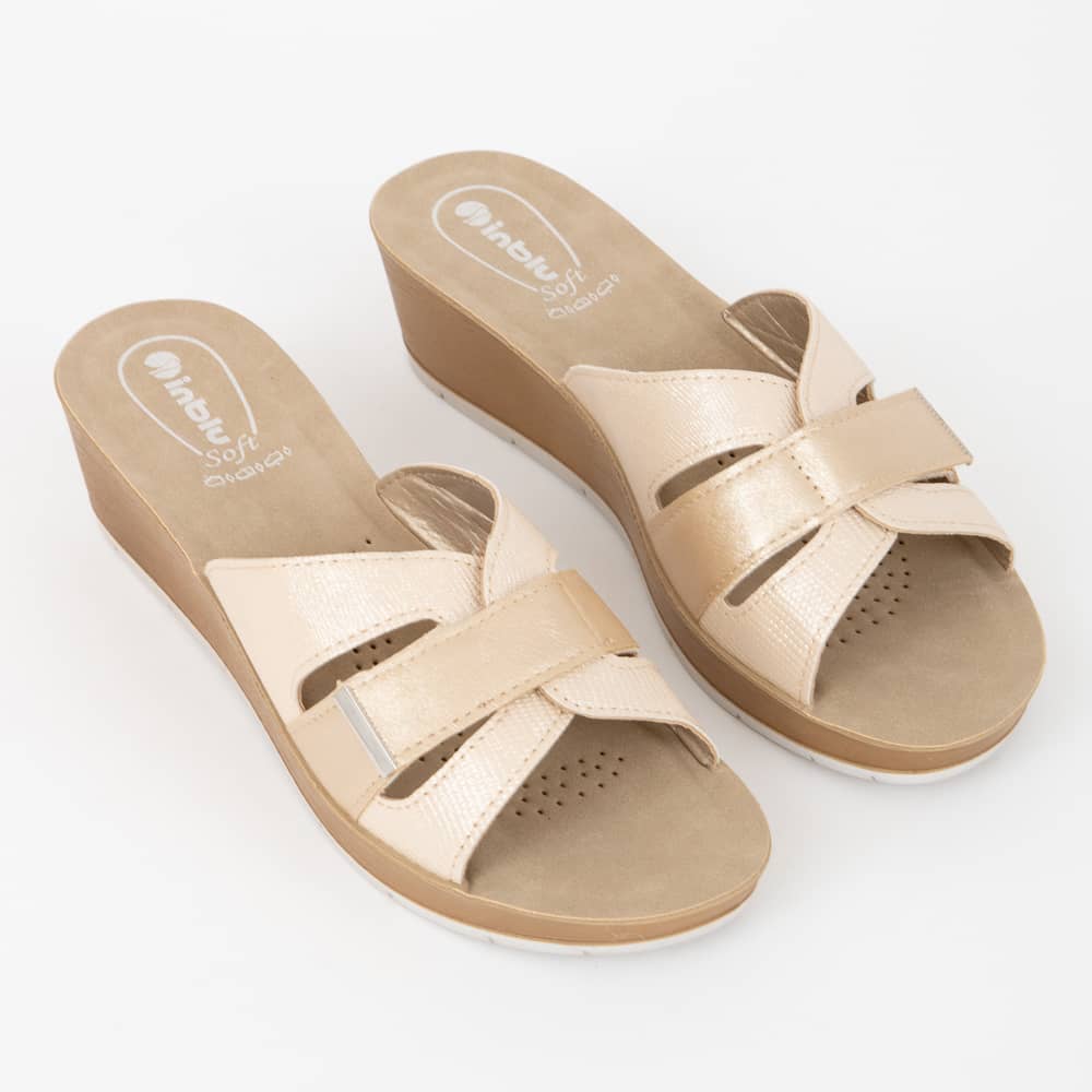 Złote klapki damskie eleganckie buty na koturnie Lidila
